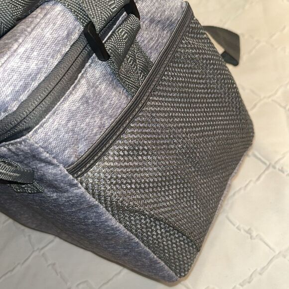 Iglooo Gray Cooler Bag.NWT - Picture 2 of 8